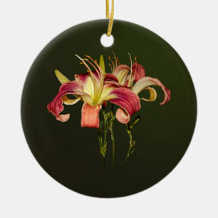 Ornamento De Cerâmica Lírios Rosa Escuros Com Centros Amarelos