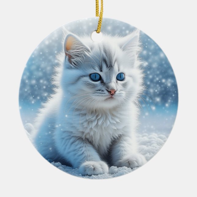 Ornamento De Cerâmica Little White Kitten no Natal Personalizado da Neve (Frente)