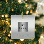 Ornamento De Cerâmica Logótipo comercial Natal<br><div class="desc">Um fundo na moda falsa de prata. Personalize e adicione o logotipo de sua empresa e sua empresa e um texto. Se quiser que o item fique sem texto,  use sua chave de espaço traseiro para excluí-lo.</div>