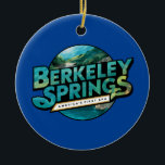 Ornamento De Cerâmica Logotipo de Viagem de ilustração dos Primaveras Be<br><div class="desc">Primavera de Berkeley,  design de vetor retrovetor. Nestled nas montanhas da Virgínia Ocidental,  os Primaveras de Berkeley atraíram visitantes para suas primaveras quentes naturais e sua única cultura artística.</div>
