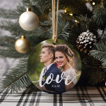 Ornamento De Cerâmica Love Script Overlay Foto & Inicials<br><div class="desc">Crie uma doce lembrança do seu casamento,  lua de mel ou momento especial com este belo ornamento personalizado. Adicione uma foto de casamento favorita a cada lado com "amor" sobreposto em letras brancas,  estilo escrito à mão,  com letras modernas,  e suas iniciais embaixo.</div>