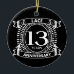Ornamento De Cerâmica lugar de aniversário de casamento de 13<br><div class="desc">Seu aniversário de casamento de 13 tem o dom tradicional. Este design de estilo crest é um design romântico para casais que celebram 13 anos de casamento. Se você quiser alguma ajuda para personalizar este design, por favor, entre em contato comigo, eles podem pedir a este botão do designer, logo...</div>