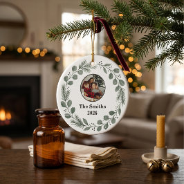 Ornamento De Cerâmica Luxo Silencioso Família Verde Sage Foto Natal