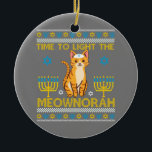 Ornamento De Cerâmica Luz O Gato Judeu Meownorah Menorah Voou Feio<br><div class="desc">Luz O Gato Judeu Meownorah Menorah Voou Feio</div>