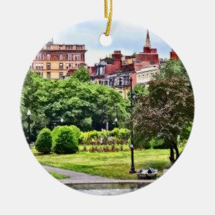 Ornamento De Cerâmica Mães De Boston - Relaxando No Jardim Público De Bo