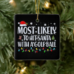 Ornamento De Cerâmica Mais propenso a bater em Papais noeis com uma bola<br><div class="desc">Um presente de excelente para você ou seu golfista favorito para pendurar na árvore de Natal.</div>