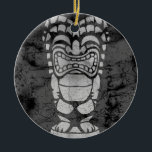 Ornamento De Cerâmica Makapuu Beach Hawaiian Rindo Tiki Batik<br><div class="desc">Uma design de tiki rindo com textura batik. Essa tiki lembra os designs usados nas camisas de aloha da vintage nos anos 40 e anos 50. Este design vem em várias cores.</div>