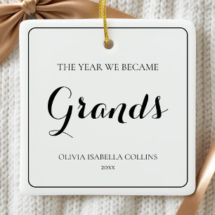 Ornamento De Cerâmica Manuscrito preto Simples Avós Primeiro Natal