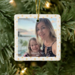 Ornamento De Cerâmica Manutenção de Fotografias Personalizada | Mamãe e<br><div class="desc">Capture memórias prezadas com este ornamento personalizado de manutenção de fotos, perfeito para celebrar o vínculo especial entre mãe e criança. Personalize-o com sua foto favorita e uma mensagem sincera para criar um presente de eterno para sua mãe, filhos ou entes queridos. Quer seja uma memória de férias, um presente...</div>