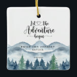 Ornamento De Cerâmica Manutenção do Noivado de Aquarela<br><div class="desc">Celebre o início de sempre com este ornamento de noivado de aquarela com a frase Deixar a Aventura Começar. Personalizado com os nomes e a data do casal, a design apresenta montanhas de aquarelas moles e árvores florestais — um símbolo da natureza, do amor e de novas viagens. Um bem-estar...</div>