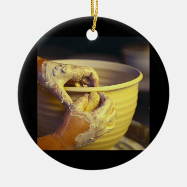 Ornamento De Cerâmica Mãos de Potter Criando 1 (Frente)