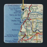 Ornamento De Cerâmica Mapa de Vintagens da Costa do Oregon<br><div class="desc">Enfeites de natal da costa de Oregon com mapa de estradas vintage da década de 1950.</div>