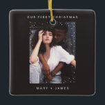 Ornamento De Cerâmica Máquina de escrever minimalista | Feliz e Foto cas<br><div class="desc">Máquina de escrever minimalista | Ornamento de Feliz e Fotografia Seca em Cerâmica Preta</div>