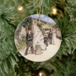 Ornamento De Cerâmica Marcha de Casamento por Robinson, Vintage Newlywed<br><div class="desc">A Marcha do Casamento (1892), de Theodore Robinson, é uma pintura vintage de amor pelas artes plásticas e romance. A noiva e o noivo, um feliz casal recém-casado, estão caminhando por uma cidade quente com sua festa de casamento após a cerimônia. Sobre o artista: Theodore Robinson (1852-1896) foi um dos...</div>