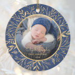 Ornamento De Cerâmica Marinho de folhagem Dourada de Natal de 1 rua de b<br><div class="desc">Celebrar o primeiro Natal do bebê com este lindo ornamento de keepape. Substitua facilmente a imagem de exemplo por sua própria foto favorita e personalize-a com o nome do bebê na fonte de script dourada e no ano abaixo. Uma tela de gradiente preto ajuda a fazer o pop de texto....</div>