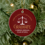 Ornamento De Cerâmica Maroon Dourado Law School Formando Christmas<br><div class="desc">Este Enfeites de natal de graduação de marrom e dourado de direito personalizado apresenta tipografia clássica para uma classe de formando de 2025. Personalize com o seu ano de graduação,  sob as escalas brancas de justiça,  para um advogado personalizado ou presente de advogado excelente.</div>