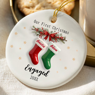 Ornamento De Cerâmica Meias de Natal engajadas elegantes pela primeira v