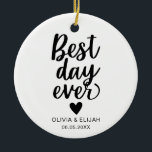 Ornamento De Cerâmica Melhor Dia de Todos com Casamento Cardíaco<br><div class="desc">Um presente personalizado de casamento que será um bem pensativo nos próximos anos.</div>