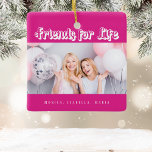 Ornamento De Cerâmica Melhores amigos, cor-de-rosa, nomes brancos modern<br><div class="desc">Um presente para o(s) seu(s) melhor(s) amigo(s) para aniversários,  Natal ou evento especial. Texto branco: Amigos para a Vida,  escrito com um script de estilo de tendência. Personalize e use sua própria foto e nomes. Um fundo rosa quente.</div>