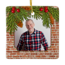 Memorial Rustic Brick Pine Boughs Foto Natal