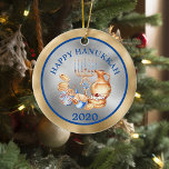 Ornamento De Cerâmica Menorá de Prata Dourada Feliz Chanucá<br><div class="desc">Este design foi criado através de arte digital. Pode ser personalizado na área fornecida ou personalizado alterando a foto ou adicionando suas próprias palavras.</div>