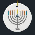 Ornamento De Cerâmica Menorah de Hanukkah<br><div class="desc">Menorah de Hanukkah. cronometre a laranja" personalizam-na" botão para personalizar o modelo mudando a cor do fundo,  se desejado. Personalize adicionando o texto pessoal do nome,  das iniciais ou dos cumprimentos de Hanukkah,  como desejado</div>