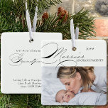 Ornamento De Cerâmica Merrier como Avós Foto Elegante Caligrafia<br><div class="desc">Mais feliz como o ornamento de fotos de Natal de Avós, que você pode personalizar com sua foto favorita e texto personalizado. Design de tipografia elegante com caligrafia brilhante e fácil de editar para avós novos ou estabelecidos. Este ornamento de feriado é escrito com Merrier como Avós de um lado...</div>