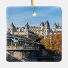 Ornamento De Cerâmica Metro aéreo em Pont de Bir-Hakeim - Paris, França
