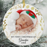 Ornamento De Cerâmica Meu Primeiro Natal Como Folhagem Dourada Do Avô Fo<br><div class="desc">Este Enfeites de natal elegante do avô é decorado com folhagem dourada sobre fundo branco. Facilmente personalizável com fotos e ano de bebê. Note que as pequenas estrelas brancas não estão incluídas na design. Porque nós criamos nosso próprio trabalho de arte você não encontrará essa imagem exata de outros designers....</div>