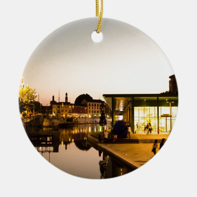 Ornamento De Cerâmica Milão que negligencia o canal (Frente)