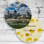 Ornamento De Cerâmica Milwaukee Wisconsin Cheese Head Christmas Keepsaok<br><div class="desc">Milwaukee,  Wisconsin Cheddar Cheese Head Christmas Keepsasasasaké Cerâmica</div>