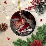 Ornamento De Cerâmica Minha primeira Feliz, pequena foto do bebê recém-n<br><div class="desc">Simples bebê adorável no primeiro enfeite de Natal. Fácil de personalizar com seus detalhes. Entre em contato comigo via chat se tiver perguntas sobre o trabalho de arte ou precisar de personalização. NOTA: para obter assistência sobre pedidos, envio, informações sobre produtos, etc., entre em contato diretamente com o Atendimento ao...</div>