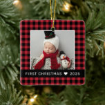 Ornamento De Cerâmica Minha primeira foto de Xadrez de Buffalo Vermelho<br><div class="desc">Um festivo "Meu Primeiro Natal", design de ornamento de xadrez de búfalos vermelho e preto para seu novo bebê. Personalize com suas duas fotos favoritas de bebês (ou use a mesma foto em ambos os lados), adicione o nome de seu filho ou filha e o nascer do ano. Dica de...</div>