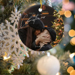 Ornamento De Cerâmica Modern Trendy Christmas | Foto do Casal Romântico<br><div class="desc">Compartilhe a magia da estação com entes queridos usando este cartão de Natal moderno e moderno com uma fotografia de casal romântica. Perfeito para cartões de natal,  esta design na moda combina alegria festiva com charme sentimental. ❤️</div>