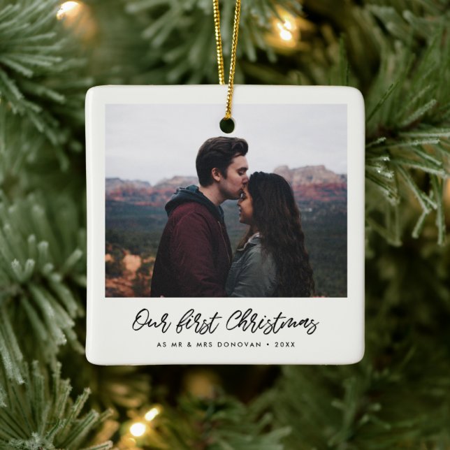 Ornamento De Cerâmica Moderno manuscrito Nossa primeira foto de Natal (Árvore)