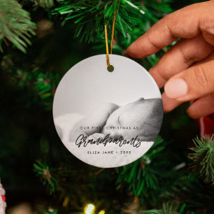 Ornamento De Cerâmica Moderno Nosso Primeiro Natal como foto de avós