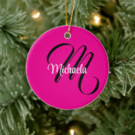 Ornamento De Cerâmica Monograma moderno minimalista, nome inicial rosa q<br><div class="desc">Monograma moderno minimalista,  nome inicial preto branco. Nome personalizado personalizável com uma inicial cursiva atrás de uma cor rosa-quente.</div>