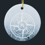 Ornamento De Cerâmica Monograma monograma de emblem em estrela de compas<br><div class="desc">Compass star com uma foto de um nevoeiro numa floresta de primavera de inverno gelada com emblemas de desejo, natureza, viagem e exploração que são personalizáveis para que você possa escrever seus próprios textos. No centro da estrela está um monograma personalizado. Perfeito para os amantes da natureza, caminhantes e viajantes....</div>