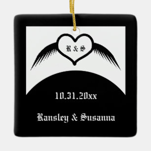 Ornamento De Cerâmica Monograma Personalizado De Coração Alado Com Casam