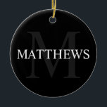 Ornamento De Cerâmica Monograma Personalizado e Nome Preto<br><div class="desc">Monograma Personalizado e Dif de Nome apresenta o nome personalizado em branco e monograma na cinza como fundo,  no estilo clássico da fonte serif,  em fundo preto. Perfeito para feriado,  reagrupamento familiar e quaisquer ocasiões especiais.</div>