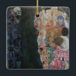 Ornamento De Cerâmica Morte e vida de Gustav Klimt Vintage Art Nouveau<br><div class="desc">Morte e vida (1908) de Gustav Klimt é uma pintura de arte vitoriana simbolismo das belas artes com duas partes separadas, Vida e Morte. À esquerda, a morte é representada por um clássico ceifeiro com crânio de ressonância, coberto por um roupão escuro enfeitado com uma cruz religiosa. À direita está...</div>