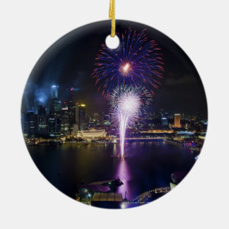 Ornamento De Cerâmica Mostra dos fogos-de-artifício na skyline da cidade