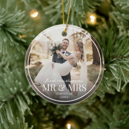Ornamento De Cerâmica Mr & Mrs First Chirstmas Boarder Custom Photo