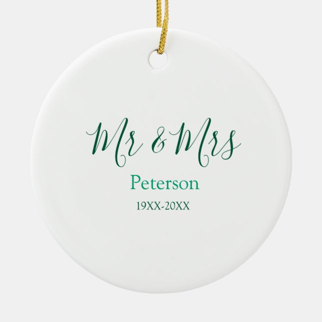 Ornamento De Cerâmica Mr & Mrs last name married year wedding engagement (Frente)