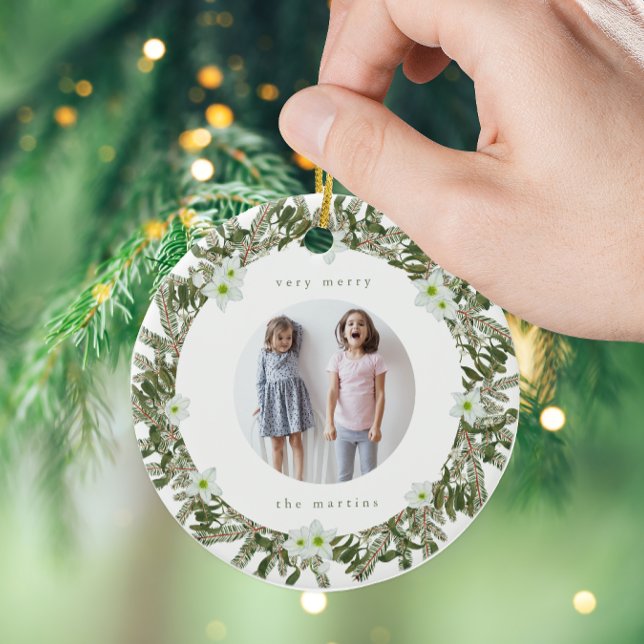 Ornamento De Cerâmica Muito Feliz Pine e Floral Photo Wreath (Criador carregado)