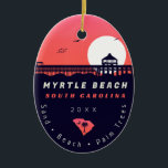 Ornamento De Cerâmica Myrtle Beach Pier SC Retro Sunset Souvenirs 60s<br><div class="desc">Myrtle Beach retro design de praia para férias. Ilha de Myrtle Beach, Carolina do Sul, em Vintage souvenir para viagem para a ilha da Carolina do Sul. Myrtle Beach trabalho de arte para férias da Carolina do Sul e mochilas. Myrtle Beach retro souvenir. Design para mochilas e viagem para a...</div>