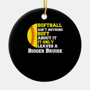 Ornamento De Cerâmica Não há nada suave sobre o "Softball Funny Pitcher"