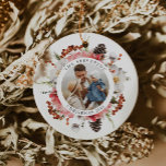 Ornamento De Cerâmica Natal da Família Floral Vermelha Elegante<br><div class="desc">Enfeites de natal da Família Floral Vermelha Elegante. Excelente como presente para a família. Clique em personalizar para editar e adicionar sua foto. Design do Partido Cava</div>