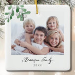 Ornamento De Cerâmica Natal de Fotografia da Família<br><div class="desc">Este Enfeites de natal de Fotografia Familiar é decorado com mirtilos de aquarela e tipografia de na moda. Facilmente personalizável com sua foto, nome e ano. Use a Ferramenta Design para alterar o tamanho, o estilo ou a cor do texto. Porque nós criamos a nossa trabalho de arte, você não...</div>