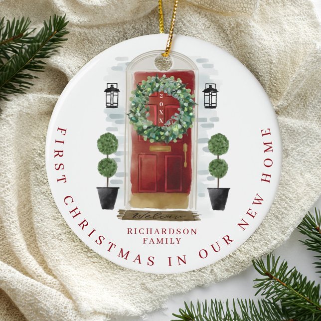 Ornamento De Cerâmica Natal Em Nova Terra Com Aquarela Vermelha (Christmas In New Home Watercolor Red Door Wreath Ceramic Ornament)